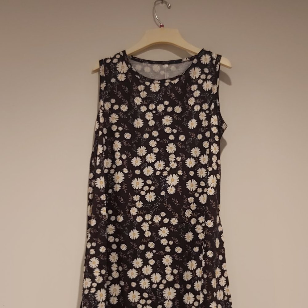 Daisy On Black Knee Length Dress. Size Large
